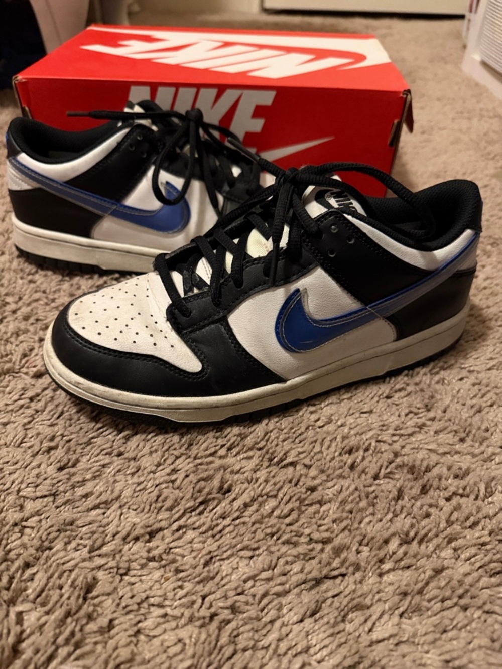 Nike Low-Top Sneakers in Black, White & Blue
